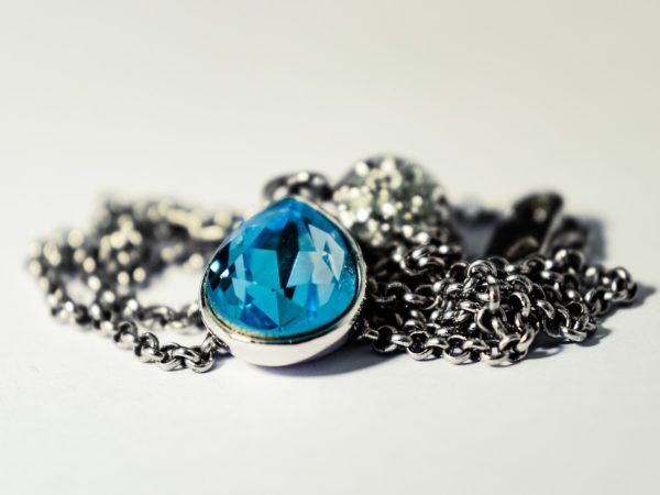 Sieraden maken de vrouw